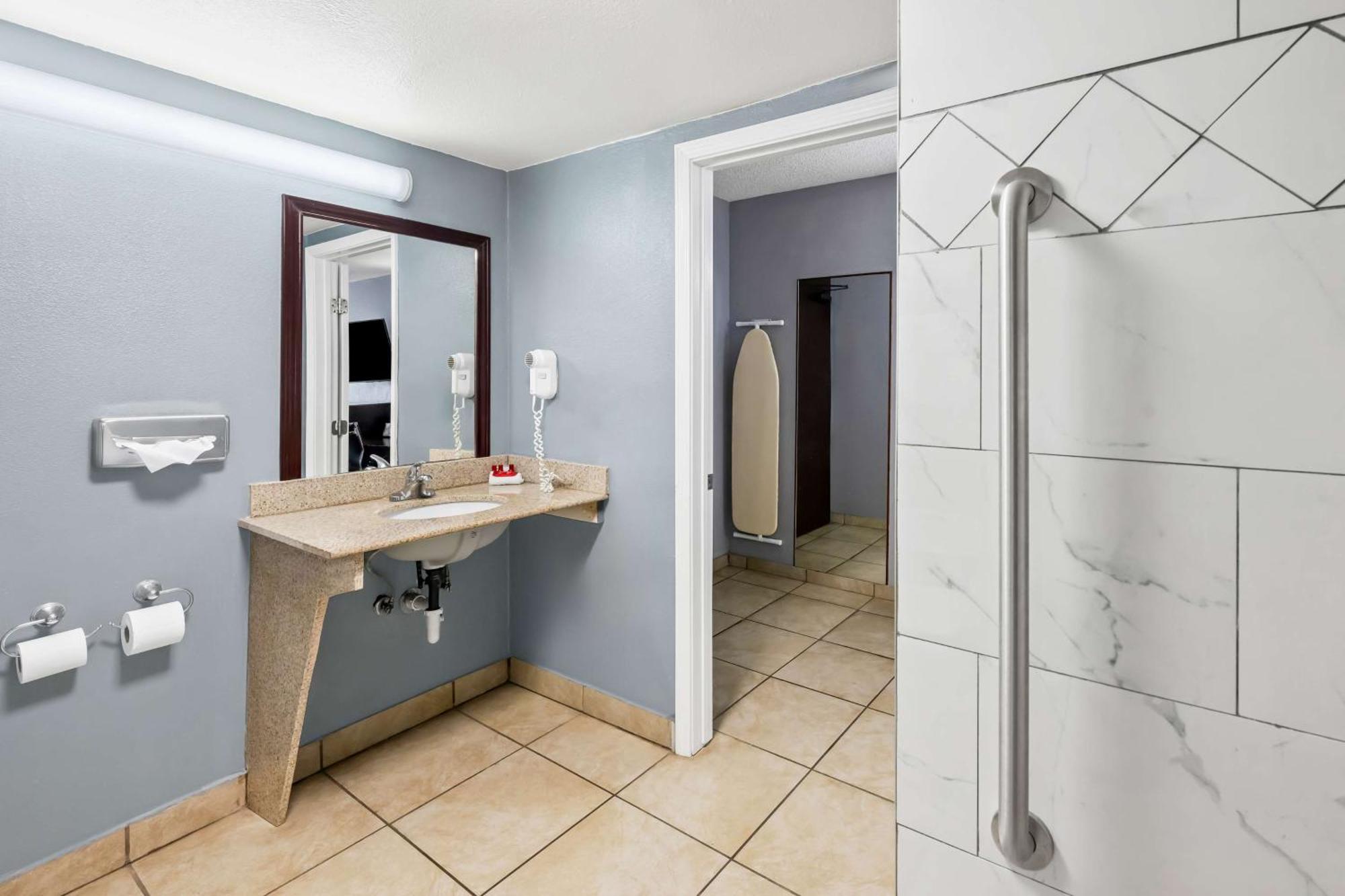 Surestay Plus Hotel By Best Western Lubbock Medical Center Екстер'єр фото