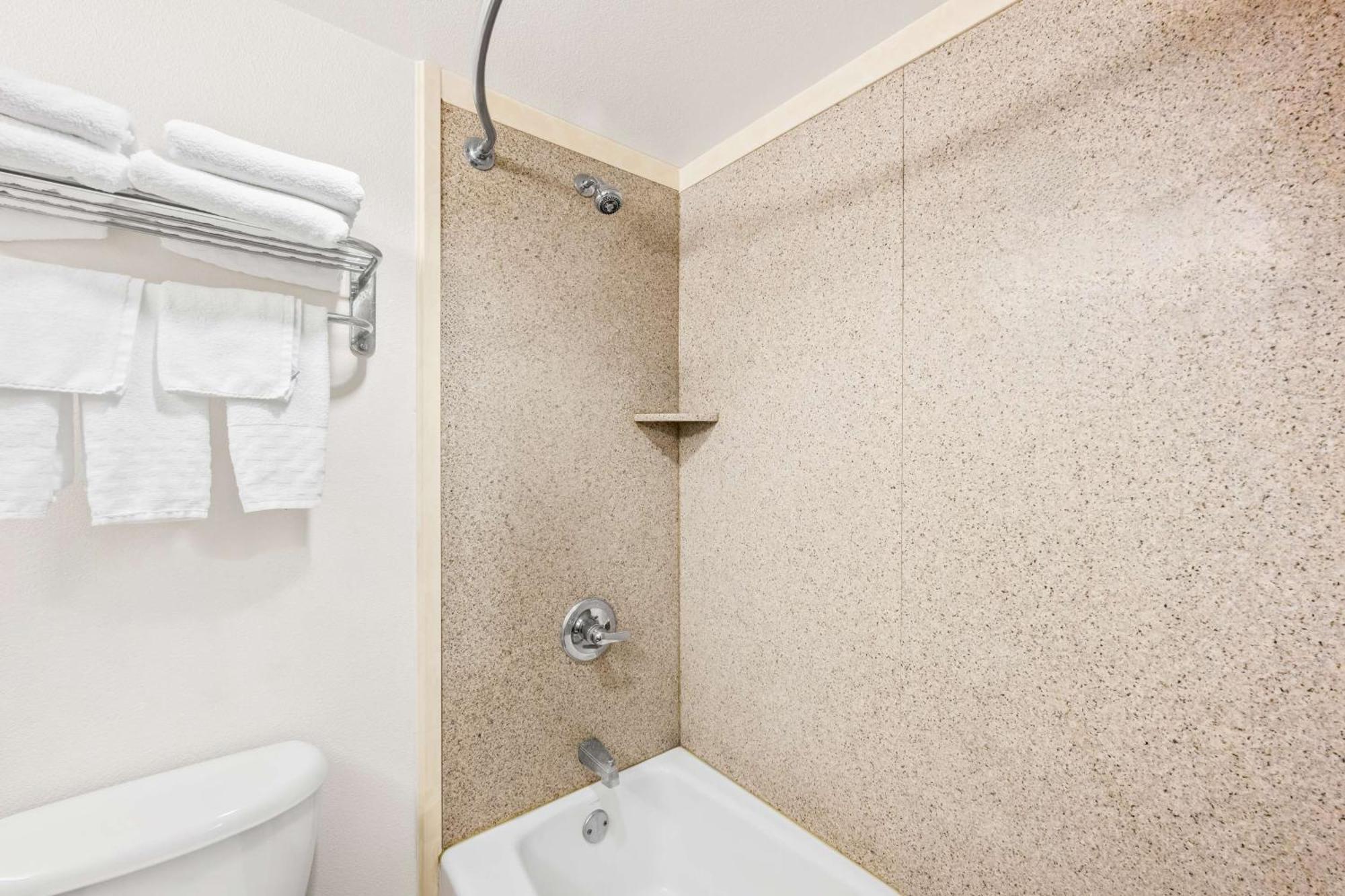 Surestay Plus Hotel By Best Western Lubbock Medical Center Екстер'єр фото