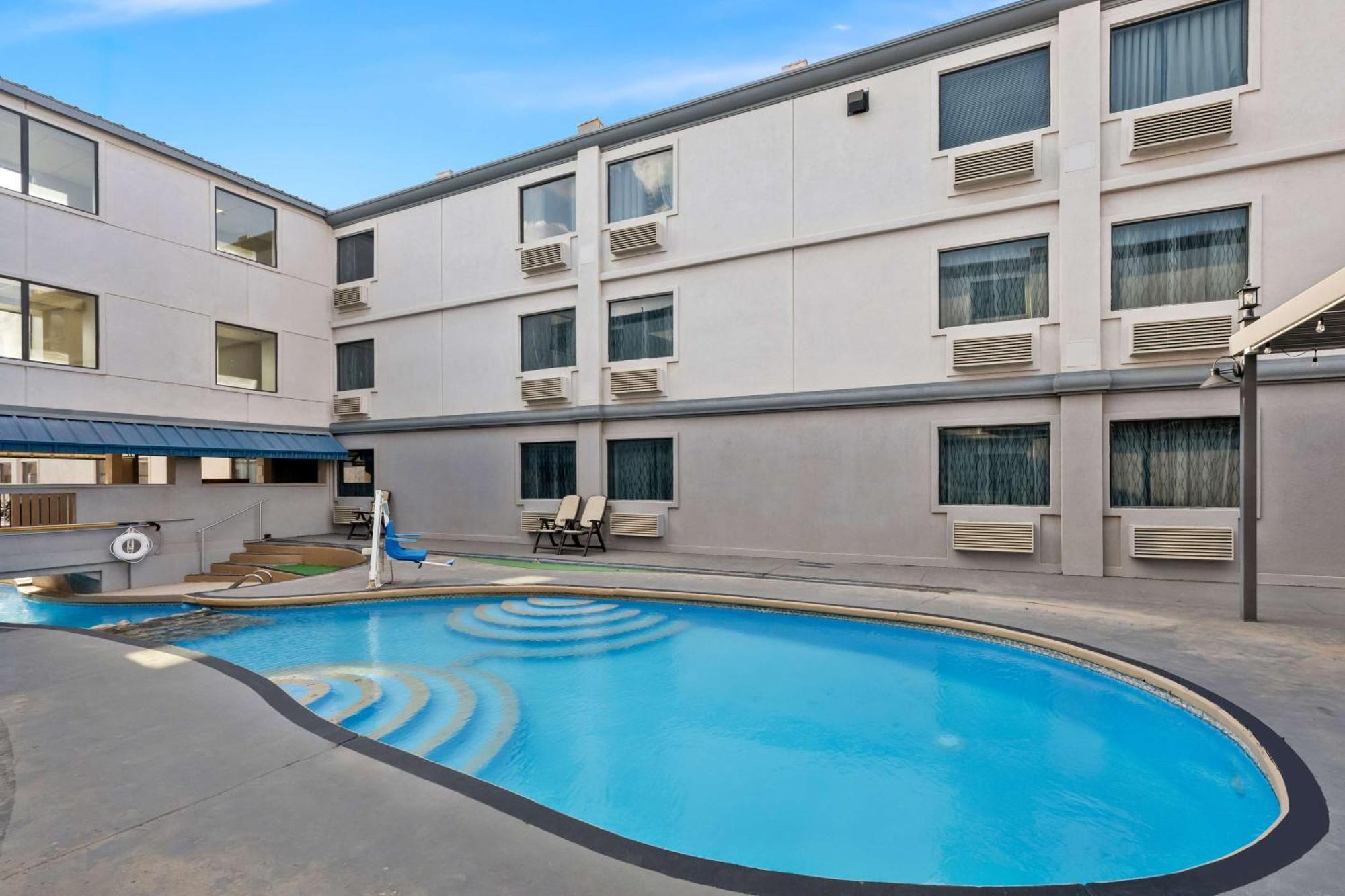 Surestay Plus Hotel By Best Western Lubbock Medical Center Екстер'єр фото