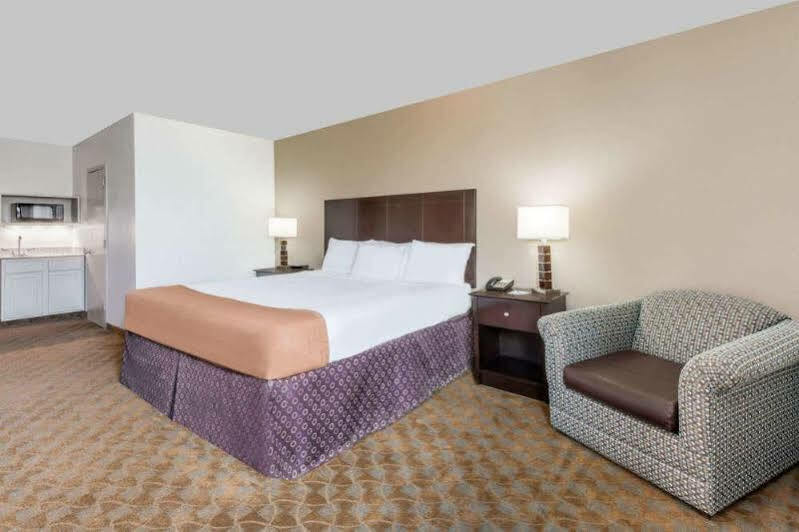 Surestay Plus Hotel By Best Western Lubbock Medical Center Екстер'єр фото