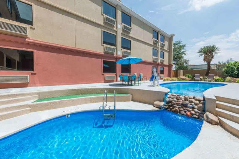 Surestay Plus Hotel By Best Western Lubbock Medical Center Екстер'єр фото