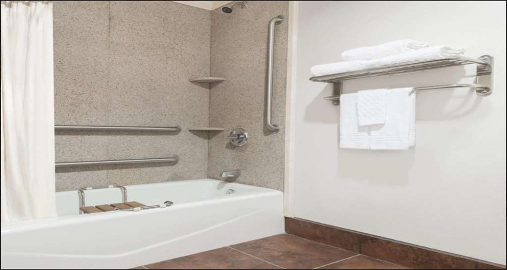 Surestay Plus Hotel By Best Western Lubbock Medical Center Номер фото